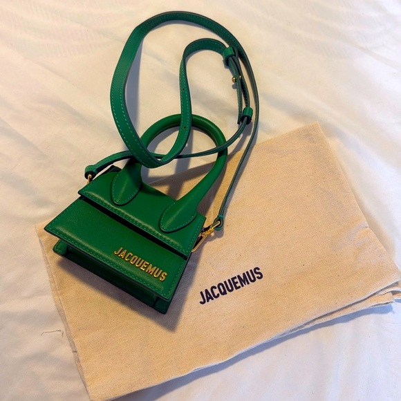 Elevate your style with the Jacquemus Le Chiquito Top-Handle Bag Mini in Green. - Picture 1 of 2
